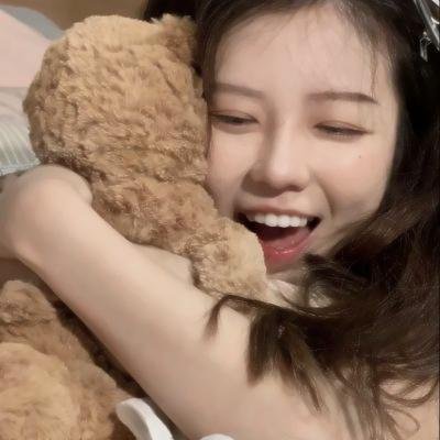 泳池里的男孩